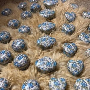 Porcelain trinket boxes. Great for party gifts or favors.